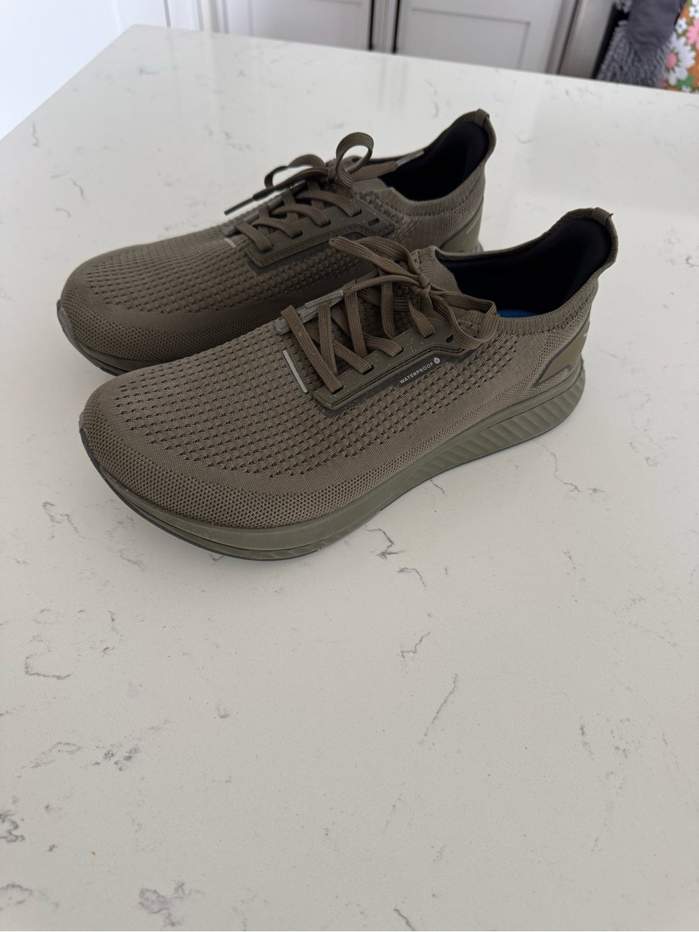 Flux Adapt Runner Running Shoes Mens Size 9.5, Women 11 Green Waterproof Sneaker